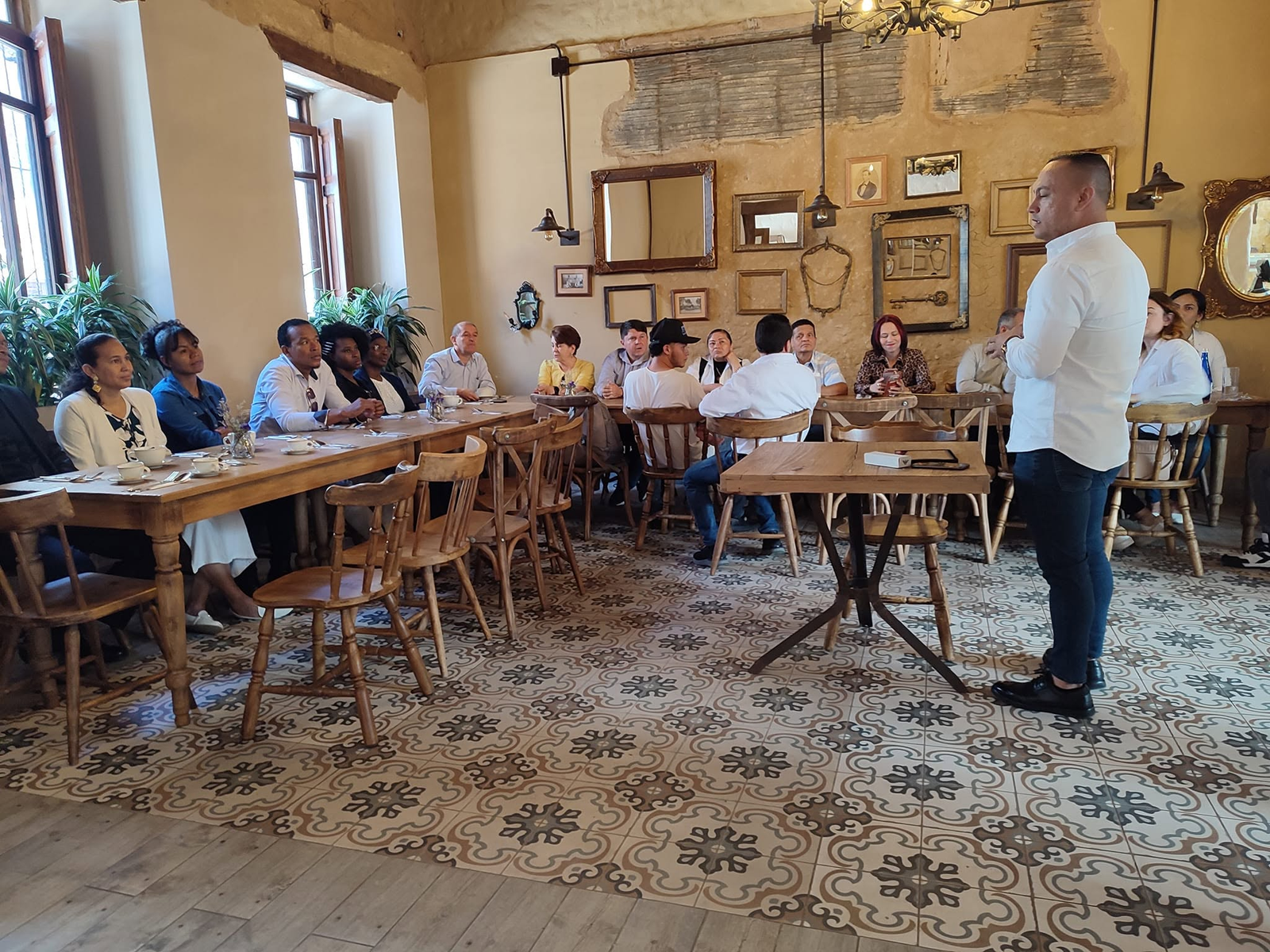 Mauricio Martínez en un acto cívico